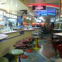 Мясной ресторан "tootsie". Санкт-петербург 9-я линия васильевского острова 30 tootsie. Тутси питер ресторан. Ресторан тутси на васильевском. Тутси питер ресторан.