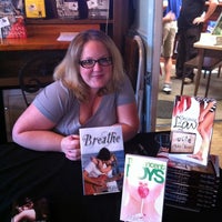 Foto tomada en Page &amp;amp; Palette Bookstore  por Monica J. el 4/6/2012