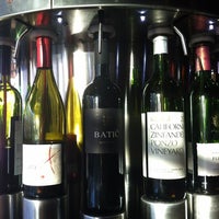 Foto tirada no(a) Pourtal Wine Tasting Bar por Doris C. em 2/9/2012