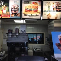 Das Foto wurde bei McDonald&amp;#39;s von Fanny v. am 4/2/2012 aufgenommen