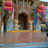 Review Wantilan Pura Desa Celuk