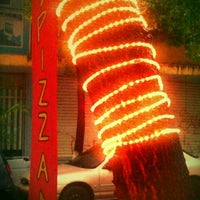 9/1/2012 tarihinde Cubo R.ziyaretçi tarafından Cubo Rosso Pizza'de çekilen fotoğraf