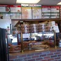 Das Foto wurde bei Palace Pizza - Mulberry von Vince M. am 3/5/2012 aufgenommen