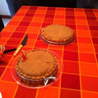 Foto tirada no(a) Bugambilio&amp;#39;s Bakery: Los mejores pasteles artesanales de Oaxaca por Cesar R. em 3/18/2012