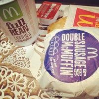 รูปภาพถ่ายที่ McDonald&amp;#39;s โดย Dave B. เมื่อ 2/27/2012