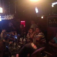 Foto tomada en Two Shotz Bar &amp;amp; Lounge  por Samantha R. el 7/1/2012