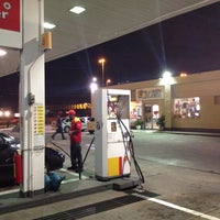 Photo taken at Posto do Trabalho (Shell) by Welson D. on 7/28/2012
