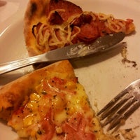 Photo taken at Pizzaria Lenheira by Kazu Y. on 8/7/2012