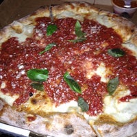8/27/2012にBlanche T. S.がPaulie&amp;#39;s Coal Fired Pizzaで撮った写真