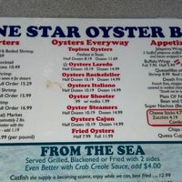 Снимок сделан в Lone Star Oyster Bar пользователем Liane D. 7/15/2012