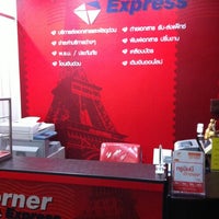 Photo taken at T -Corner Express บริการไปรษณีย์. เติมเงินโทรศัพท์มือถือ. รับชำระค่าบริการ by Teerapat L. on 8/27/2012
