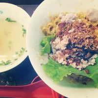 Photo taken at AMK Hainanese Abalone Minced Meat Noodle by Angele N. on 8/3/2012