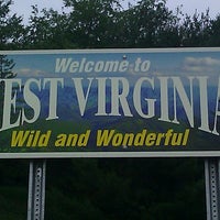 รูปภาพถ่ายที่ West Virginia Tourist Information Center โดย Heather R. เมื่อ 8/20/2012
