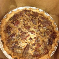 7/29/2012 tarihinde Jessica C.ziyaretçi tarafından Sweety Pies Bakery * Cakery * Cafe'de çekilen fotoğraf
