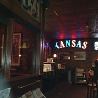 Foto tomada en Coach&amp;#39;s Bar &amp;amp; Grill  por Robin C. el 7/27/2012
