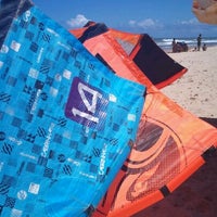Photo taken at Flamengo&amp;#39;s Conveniencia / ToeSide Kiteschool by Gustavo L. on 2/20/2012