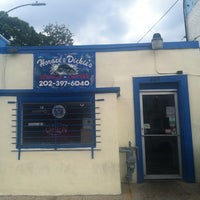 Foto scattata a Horace &amp; Dickie&#39;s Seafood da Tyler D. il 8/6/2012
