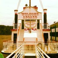 Minneapolis Queen Riverboat - Northeast Minneapolis - 2150 W River Pkwy