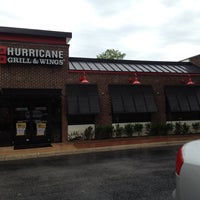 Foto scattata a Hurricane Grill And Wings da lindsey c. il 5/14/2012