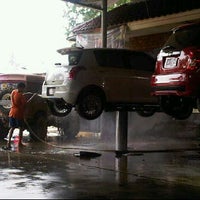 Photo taken at Flamboyan Car Wash by Rere B. on 6/11/2012