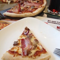 Foto diambil di Pizza Hut oleh Daniel K. pada 7/17/2012