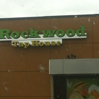 รูปภาพถ่ายที่ Rockwood Tap House โดย Ryan S. เมื่อ 5/2/2012