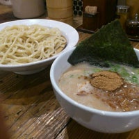 Photo taken at 博多つけ麺 秀 by Hiroyoshi F. on 3/21/2012