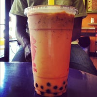 Foto diambil di Paradise Juice Cafe &amp;amp; Yogurt oleh Beda S. pada 5/7/2012