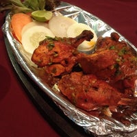 Foto tirada no(a) Omar Shariff Authentic Indian Cuisine por ✈️⚓️😃😀😊 em 8/25/2012