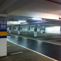 Photo taken at Estacionamento by Ricardo B. on 4/4/2012
