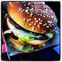 รูปภาพถ่ายที่ McDonald&amp;#39;s โดย Tony v. เมื่อ 9/7/2012