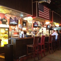 4/17/2012 tarihinde Gerry A.ziyaretçi tarafından M.L.Rose Craft Beer &amp;amp; Burgers'de çekilen fotoğraf