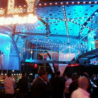 4/6/2012 tarihinde Brendan P.ziyaretçi tarafından Ivan Kane&amp;#39;s Royal Jelly Burlesque Nightclub'de çekilen fotoğraf