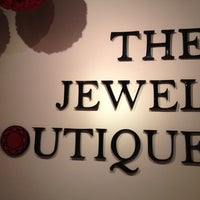 Photo prise au The Jewel Boutique par Jojhar S. le4/22/2012
