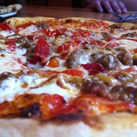 รูปภาพถ่ายที่ Pompeii Pizzeria โดย Becca S. เมื่อ 7/7/2012