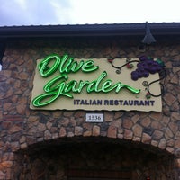 Photo taken at Olive Garden by Mario J. on 9/1/2012