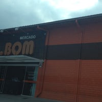 Foto tirada no(a) MPBOM - Mercado Ponto Bom por Parsifal S. em 2/23/2012