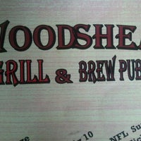 Foto tomada en Woodshed Grill and Brew Pub  por Keiara M. el 3/29/2012