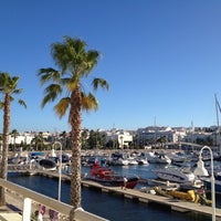 Foto tirada no(a) Marina de Lagos por Nuria C. em 8/23/2012
