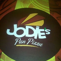 Photo taken at Jodie&amp;#39;s Pan Pizza by Rodrigo B. on 2/18/2012