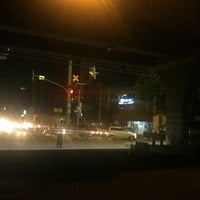 Foto diambil di Traffic Light Cibarusah oleh Hendrajana H. pada 2/24/2012