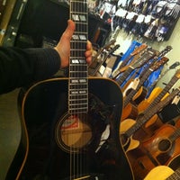 Снимок сделан в Southside Guitars пользователем Amanda C. 4/12/2012