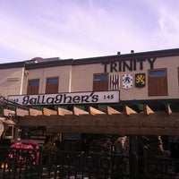 Das Foto wurde bei Trinity Three Irish Pubs von Bart W H. am 5/12/2012 aufgenommen