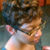 Foto tomada en On Point Hair Unity Studio  por Aisha R. el 6/7/2012