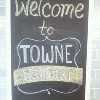 Das Foto wurde bei Towne Bakery von Jennifer B. am 6/4/2012 aufgenommen