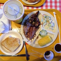 Photo taken at Dickey&amp;#39;s Barbecue Pit by Özgür A. on 6/6/2012