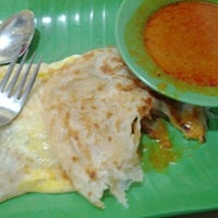 Photo taken at Jalan Kayu Prata Cafe by Fiena K. on 5/6/2012