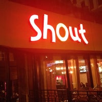 Foto scattata a Shout! Restaurant &amp;amp; Lounge da Alexander S. il 4/1/2012