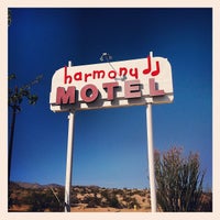 รูปภาพถ่ายที่ Harmony Motel โดย Stephanie P. เมื่อ 3/20/2012