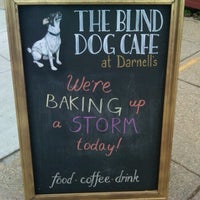 Foto tomada en Blind Dog Cafe  por Ben D. el 2/25/2012